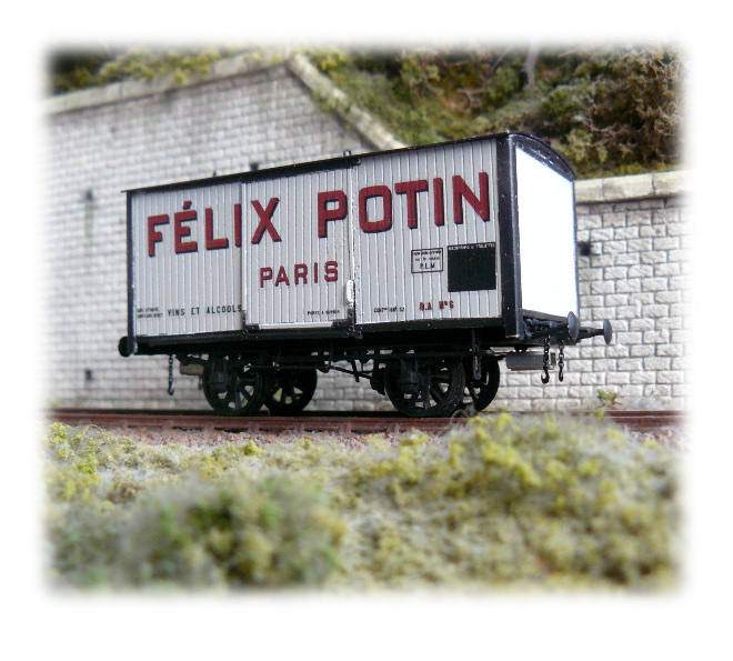 Wagon réservoir couvert PLM Félix Potin - Modèle monté